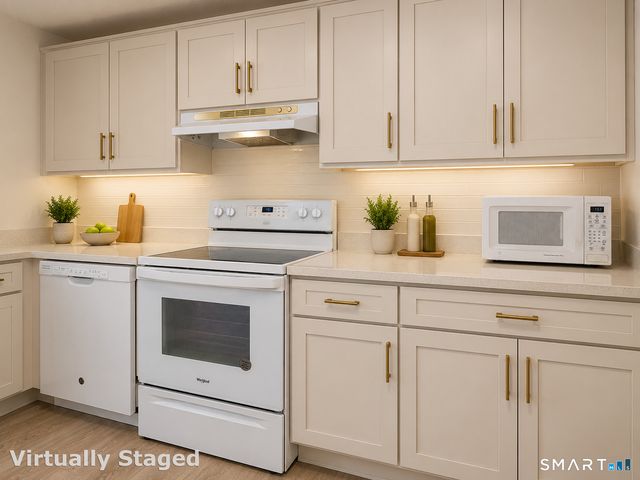 7 Padanaram Road J216, Danbury, CT 06811