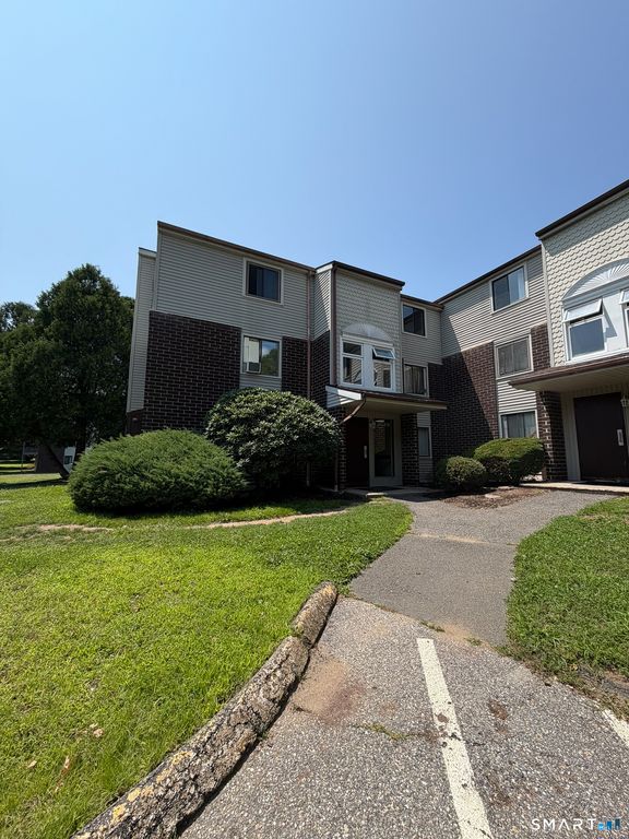 7 Padanaram Road J216, Danbury, CT 06811