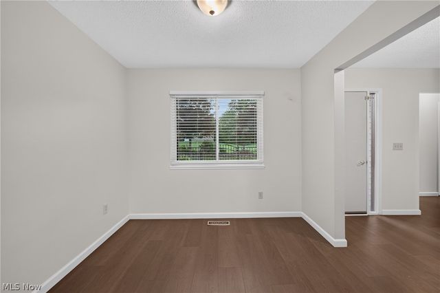 19029 Hunters Pointe Drive, Strongsville, OH 44136