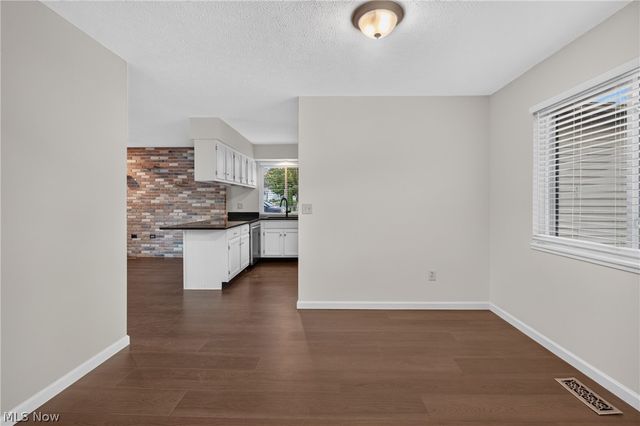 19029 Hunters Pointe Drive, Strongsville, OH 44136