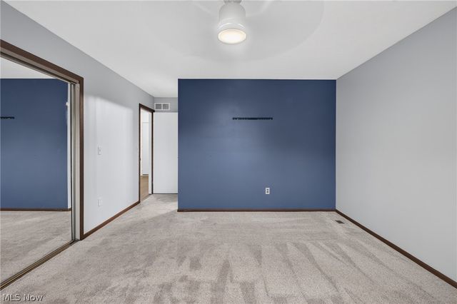 19029 Hunters Pointe Drive, Strongsville, OH 44136