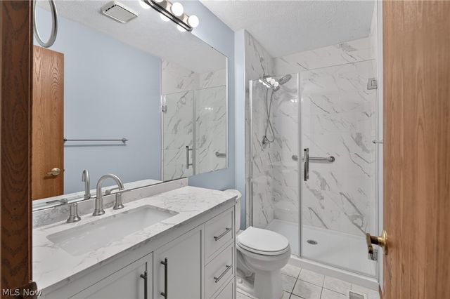19029 Hunters Pointe Drive, Strongsville, OH 44136