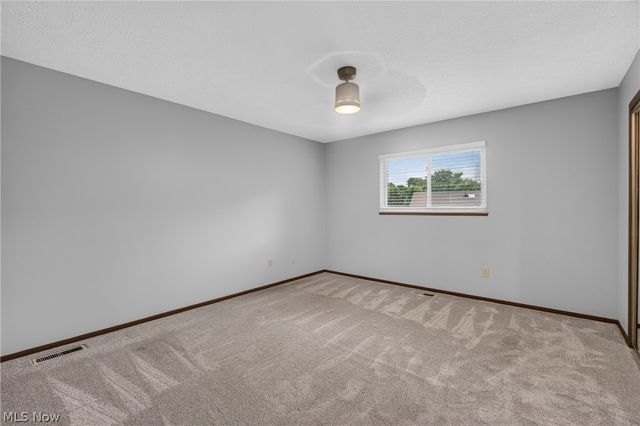 19029 Hunters Pointe Drive, Strongsville, OH 44136