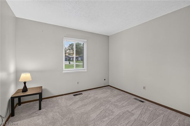 19029 Hunters Pointe Drive, Strongsville, OH 44136
