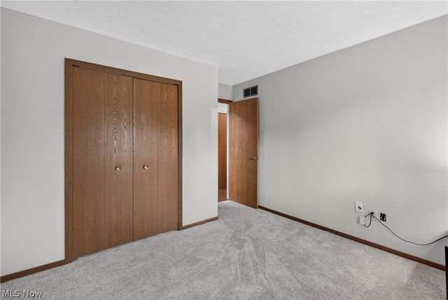 19029 Hunters Pointe Drive, Strongsville, OH 44136