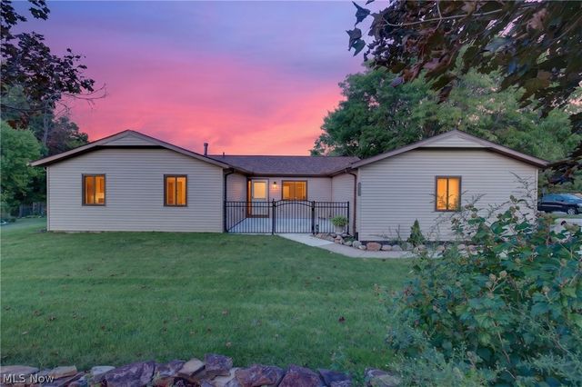 19029 Hunters Pointe Drive, Strongsville, OH 44136