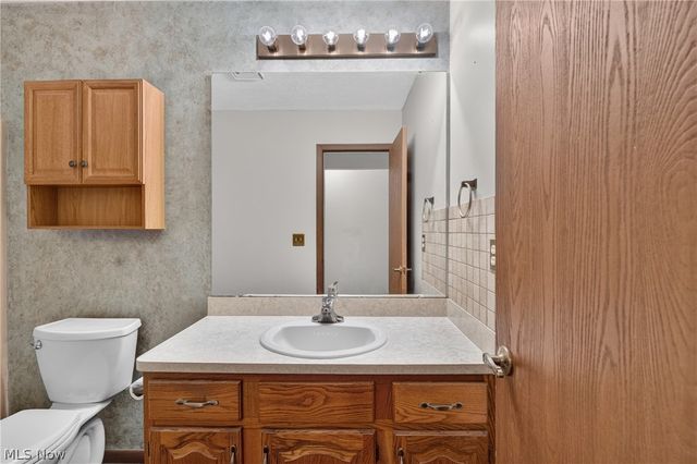 19029 Hunters Pointe Drive, Strongsville, OH 44136