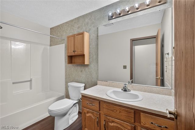 19029 Hunters Pointe Drive, Strongsville, OH 44136