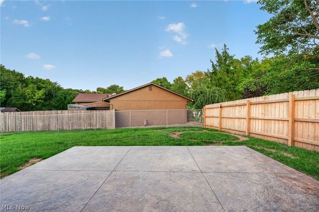 19029 Hunters Pointe Drive, Strongsville, OH 44136