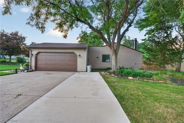 19029 Hunters Pointe Drive, Strongsville, OH 44136