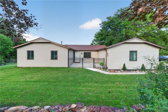 19029 Hunters Pointe Drive, Strongsville, OH 44136