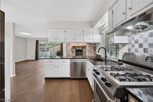 19029 Hunters Pointe Drive, Strongsville, OH 44136