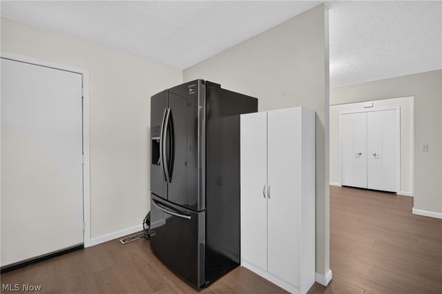 19029 Hunters Pointe Drive, Strongsville, OH 44136