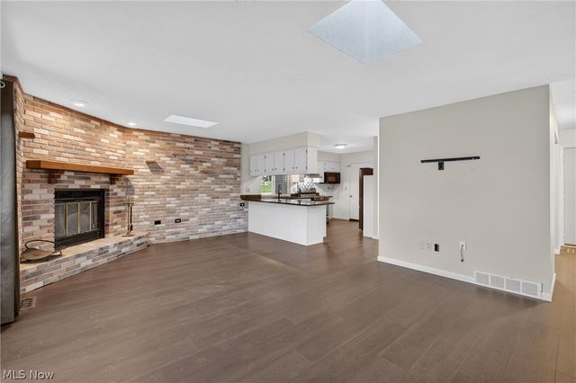 19029 Hunters Pointe Drive, Strongsville, OH 44136