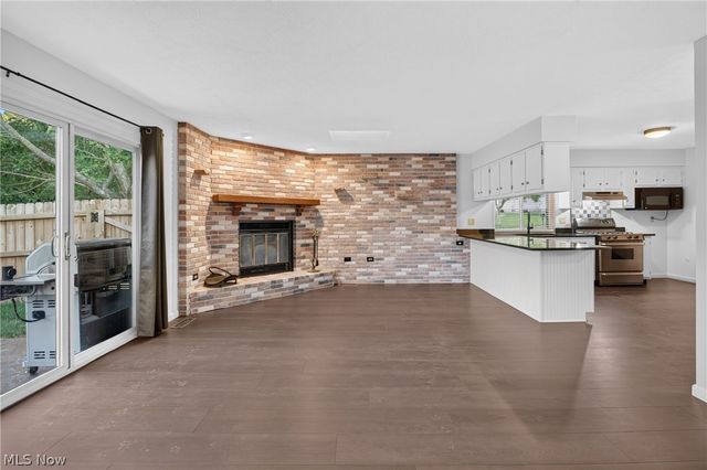 19029 Hunters Pointe Drive, Strongsville, OH 44136