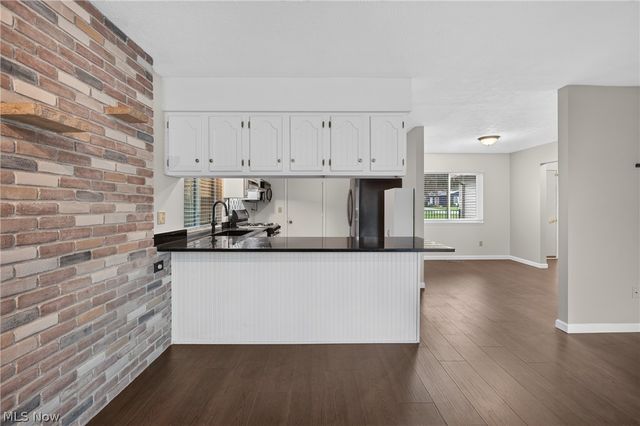 19029 Hunters Pointe Drive, Strongsville, OH 44136