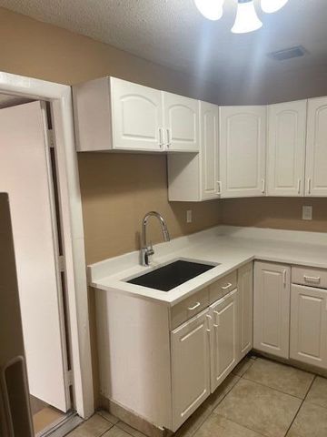 6432 SW 18TH Court SW B, North Lauderdale, FL 33068