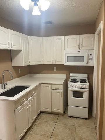 6432 SW 18TH Court SW B, North Lauderdale, FL 33068