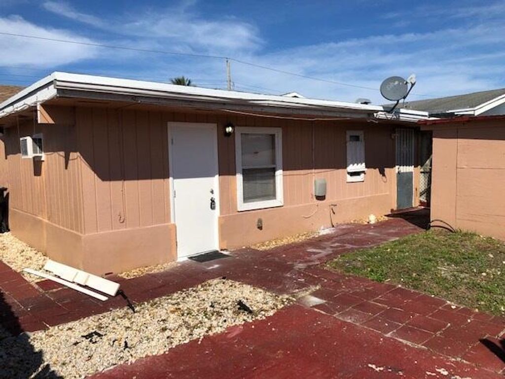6432 SW 18TH Court SW B, North Lauderdale, FL 33068