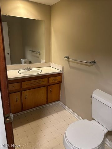 1187 Bonnie Lane, Mayfield Heights, OH 44124