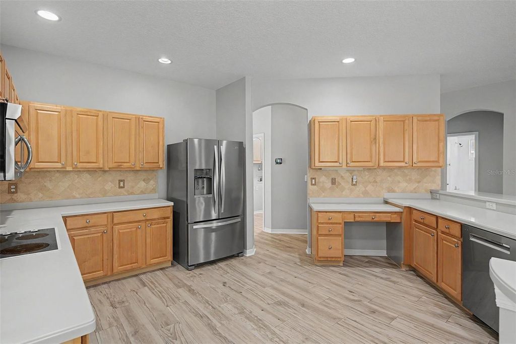 Image 13 of property listing at 19205 AUTUMN WOODS AVENUE, Tampa, FL 33647