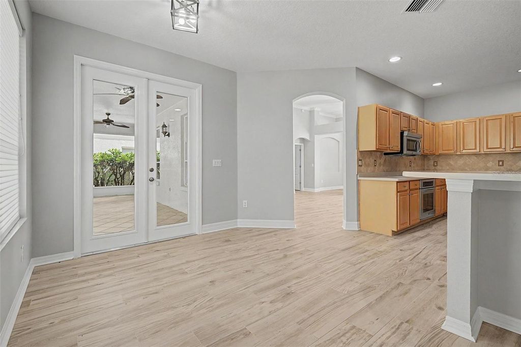 Image 16 of property listing at 19205 AUTUMN WOODS AVENUE, Tampa, FL 33647