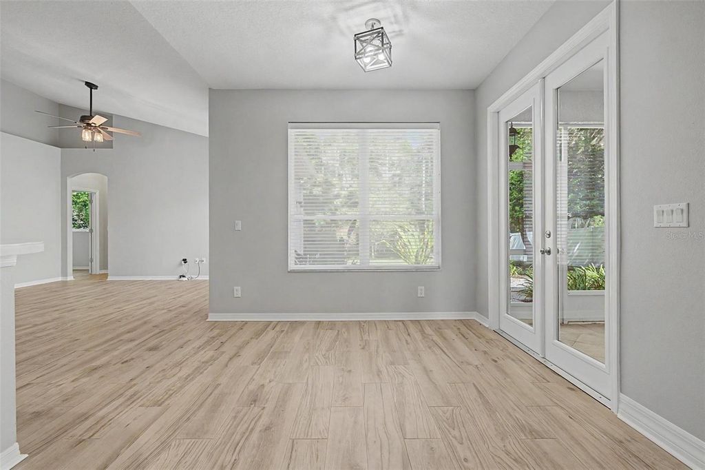 Image 17 of property listing at 19205 AUTUMN WOODS AVENUE, Tampa, FL 33647