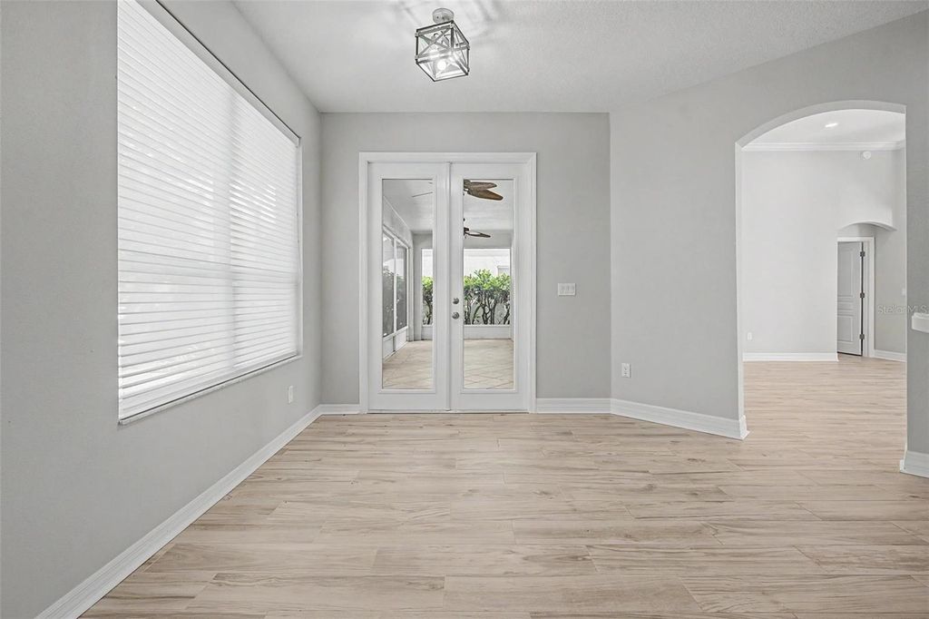 Image 18 of property listing at 19205 AUTUMN WOODS AVENUE, Tampa, FL 33647