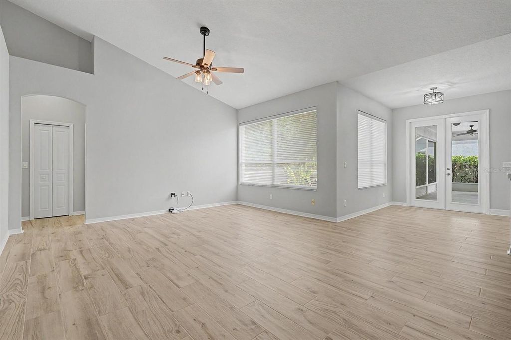 Image 19 of property listing at 19205 AUTUMN WOODS AVENUE, Tampa, FL 33647