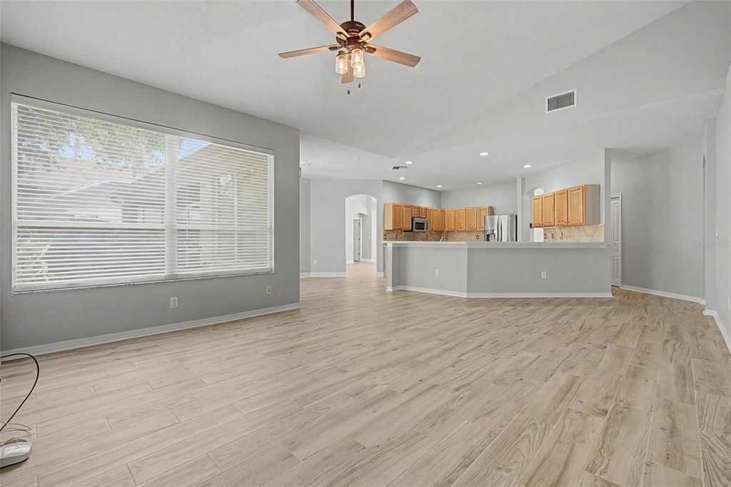 Image 21 of property listing at 19205 AUTUMN WOODS AVENUE, Tampa, FL 33647