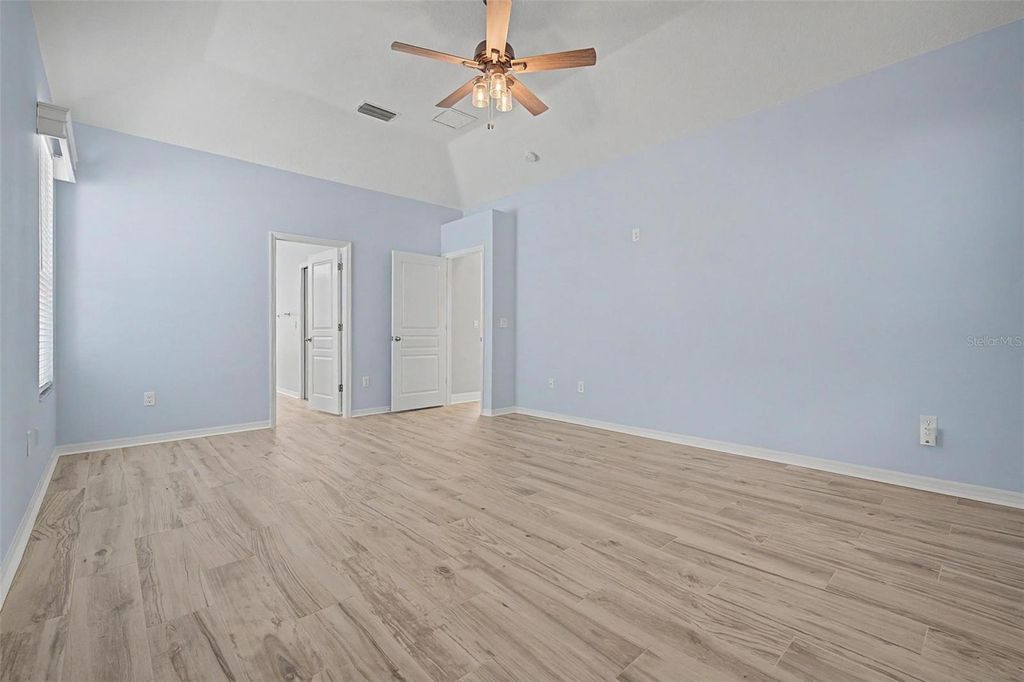 Image 22 of property listing at 19205 AUTUMN WOODS AVENUE, Tampa, FL 33647