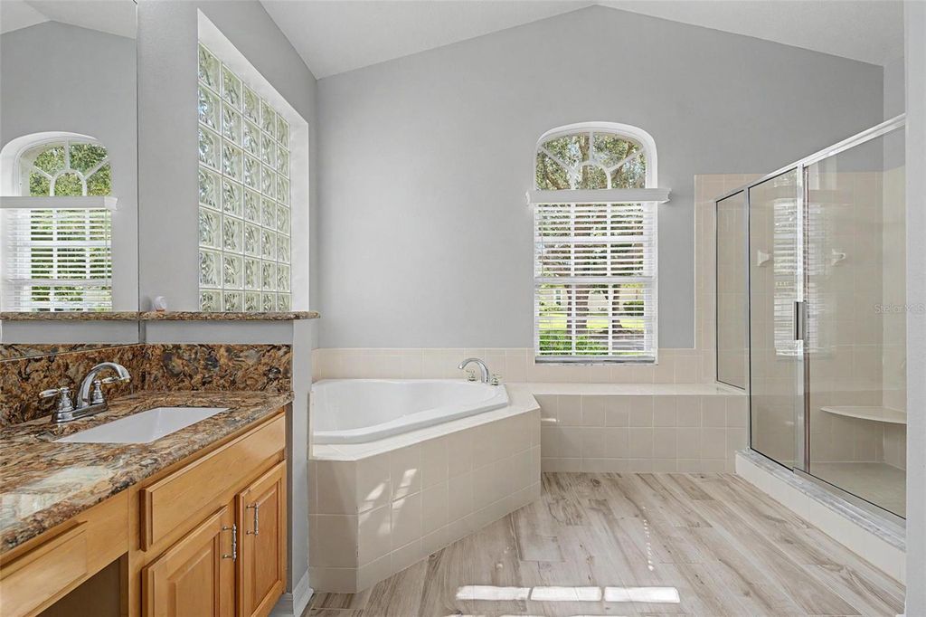 Image 25 of property listing at 19205 AUTUMN WOODS AVENUE, Tampa, FL 33647