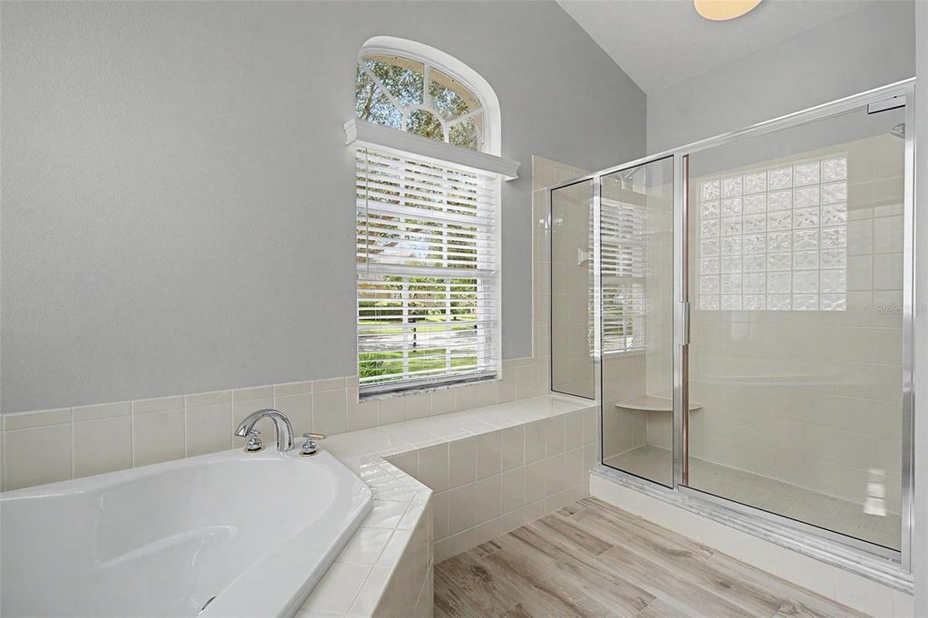 Image 26 of property listing at 19205 AUTUMN WOODS AVENUE, Tampa, FL 33647