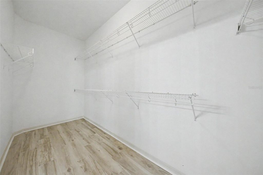 Image 27 of property listing at 19205 AUTUMN WOODS AVENUE, Tampa, FL 33647