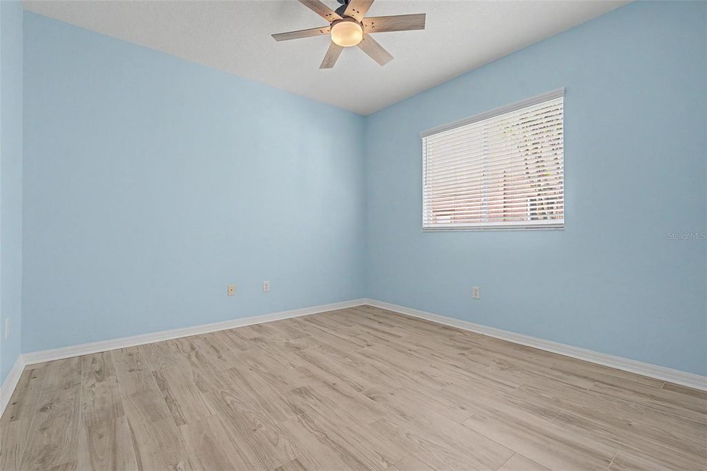 Image 28 of property listing at 19205 AUTUMN WOODS AVENUE, Tampa, FL 33647