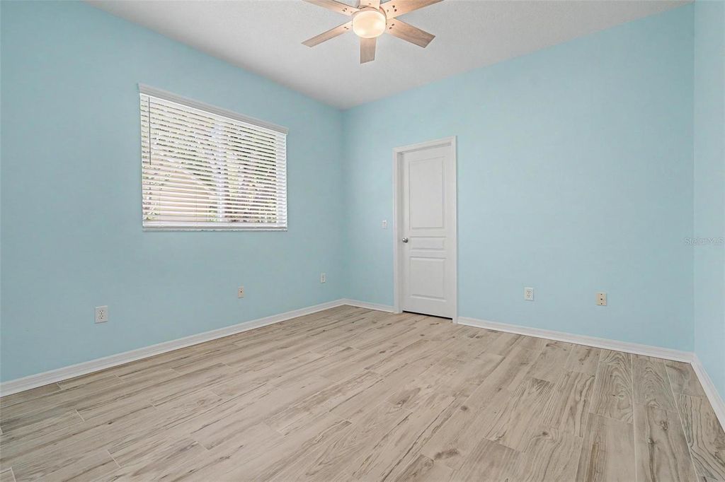 Image 30 of property listing at 19205 AUTUMN WOODS AVENUE, Tampa, FL 33647