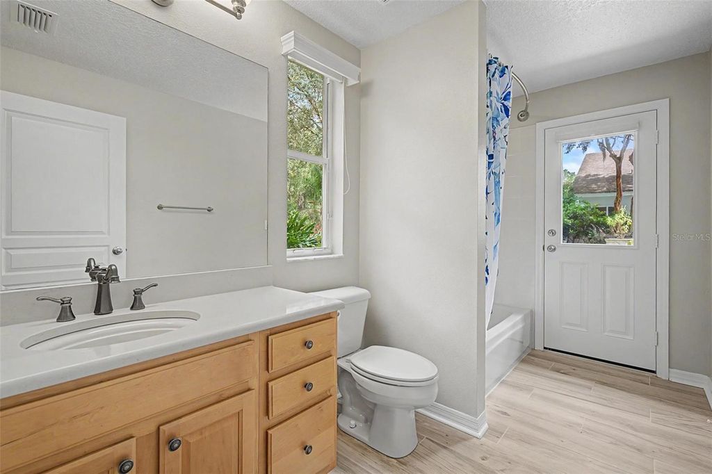 Image 32 of property listing at 19205 AUTUMN WOODS AVENUE, Tampa, FL 33647