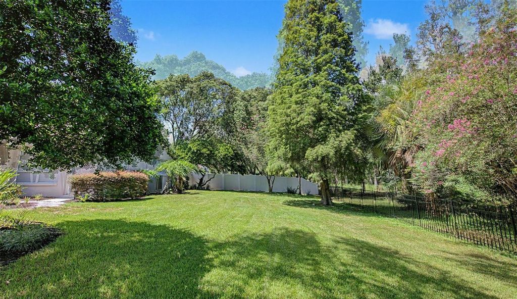 Image 38 of property listing at 19205 AUTUMN WOODS AVENUE, Tampa, FL 33647