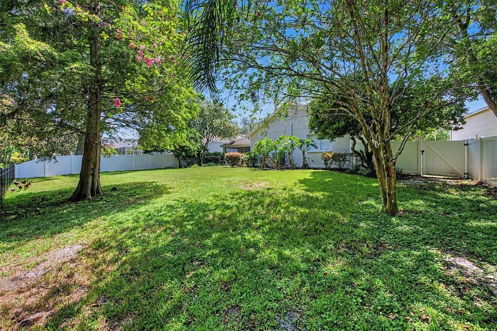 Image 39 of property listing at 19205 AUTUMN WOODS AVENUE, Tampa, FL 33647