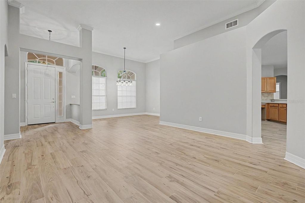 Image 5 of property listing at 19205 AUTUMN WOODS AVENUE, Tampa, FL 33647