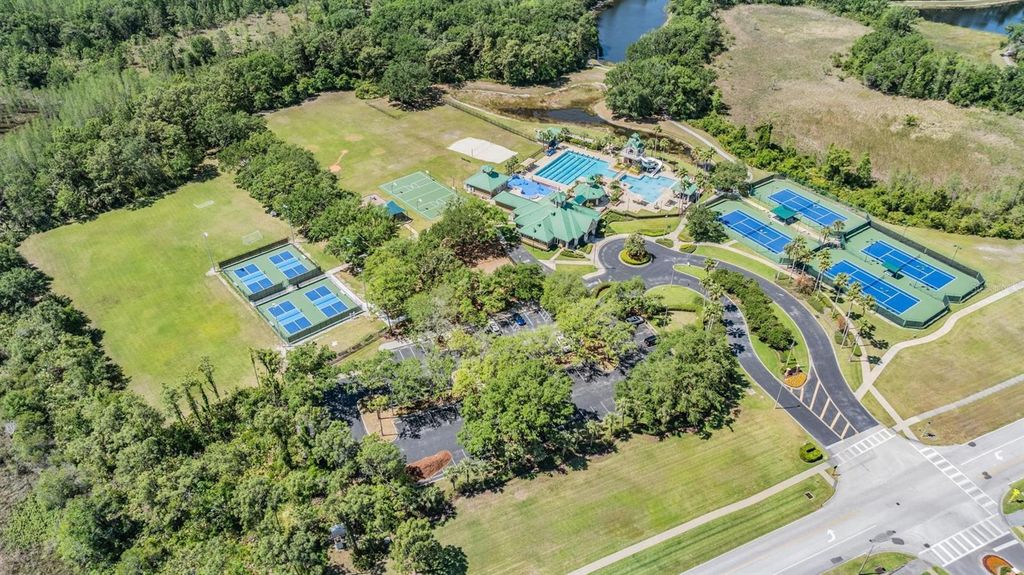Image 52 of property listing at 19205 AUTUMN WOODS AVENUE, Tampa, FL 33647