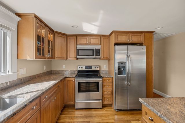 54 Lucerne Ave, Falmouth, MA 02540