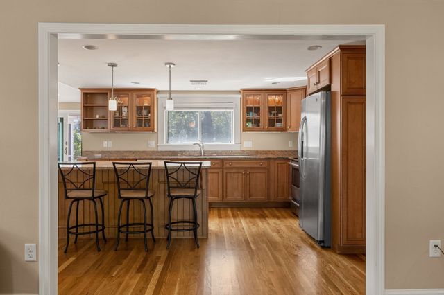 54 Lucerne Ave, Falmouth, MA 02540
