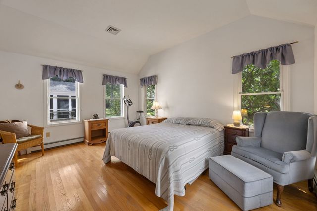 54 Lucerne Ave, Falmouth, MA 02540