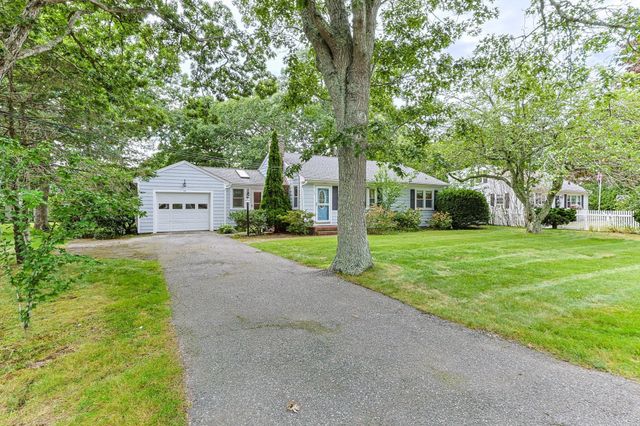 54 Lucerne Ave, Falmouth, MA 02540