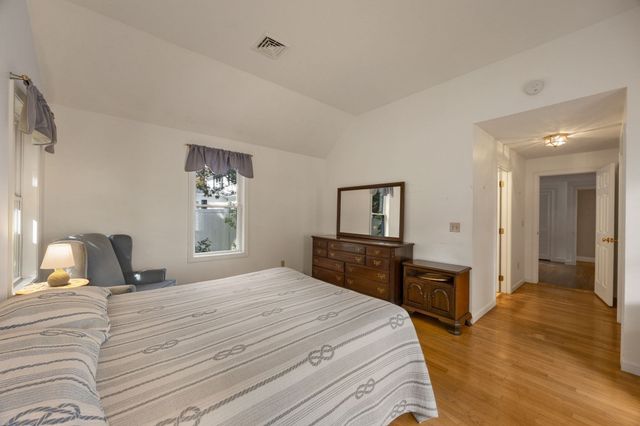 54 Lucerne Ave, Falmouth, MA 02540