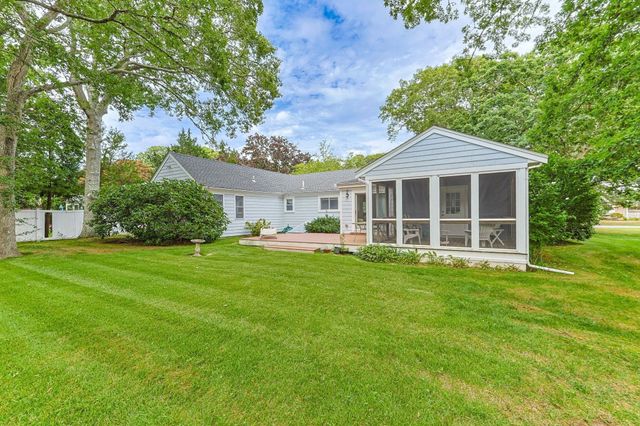 54 Lucerne Ave, Falmouth, MA 02540