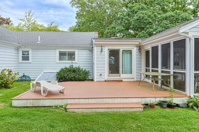 54 Lucerne Ave, Falmouth, MA 02540