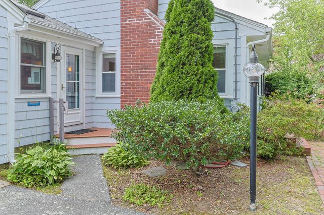54 Lucerne Ave, Falmouth, MA 02540