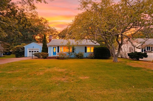 54 Lucerne Ave, Falmouth, MA 02540